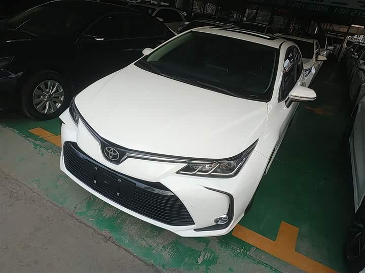 Фото 2 - Toyota Corolla