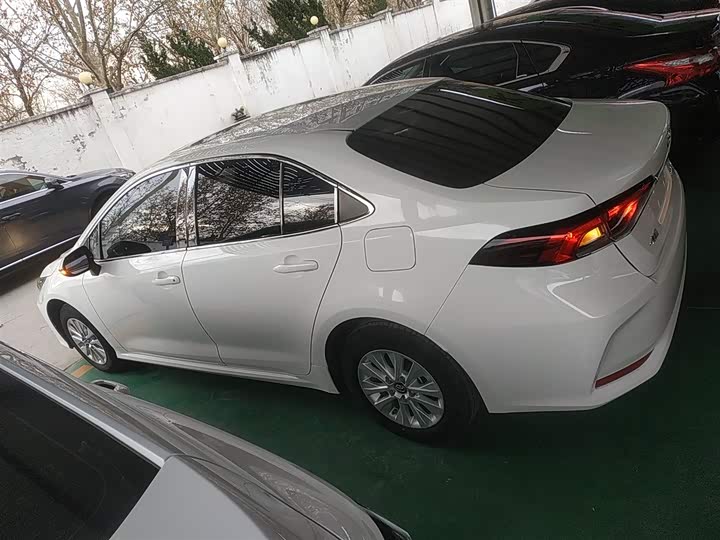 Фото 5 - Toyota Corolla