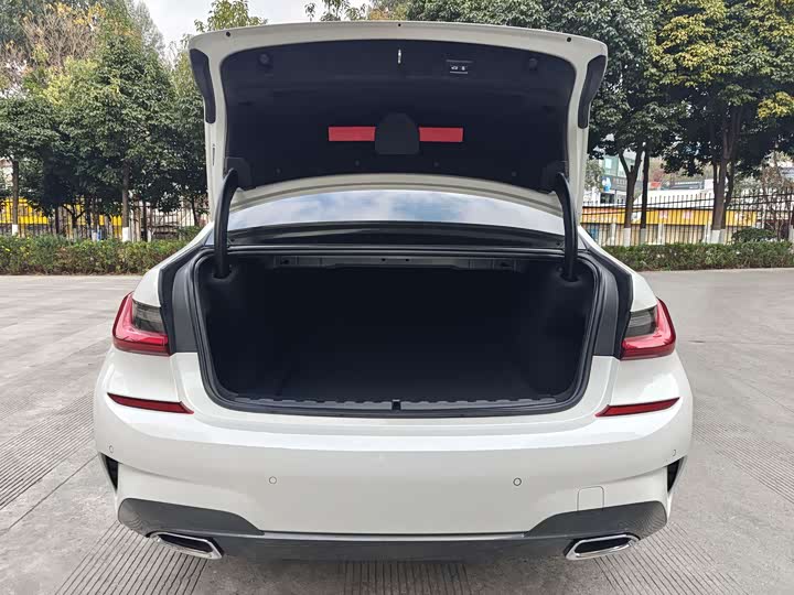 Фото 21 - BMW 3 Series