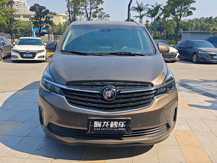 Фото 2 - Buick GL8 ES