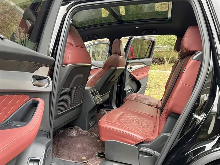 Фото 12 - Audi Q6