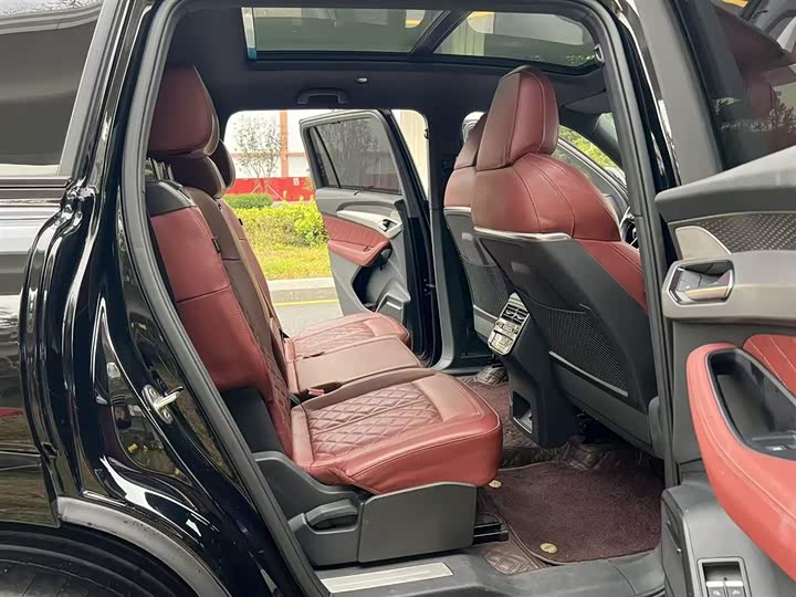 Фото 13 - Audi Q6