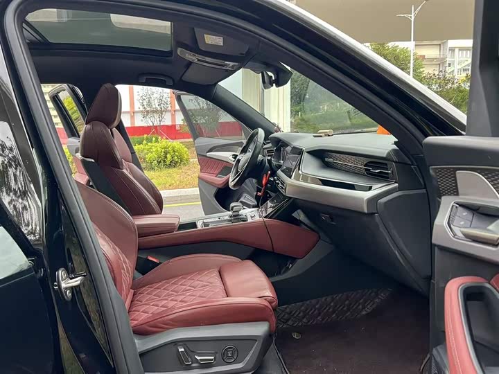 Фото 14 - Audi Q6