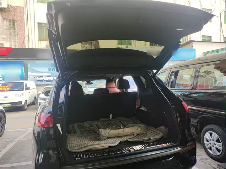 Фото 9 - Audi Q6