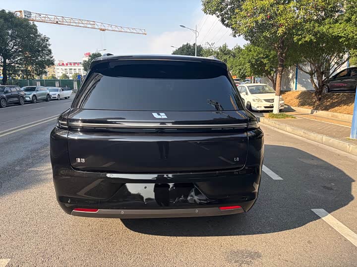 Фото 12 - LiXiang L8