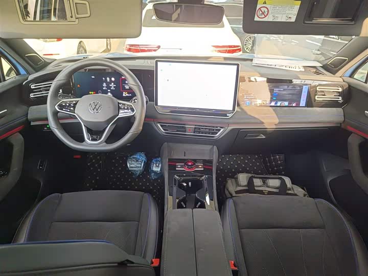 Фото 10 - Volkswagen Tiguan L Pro