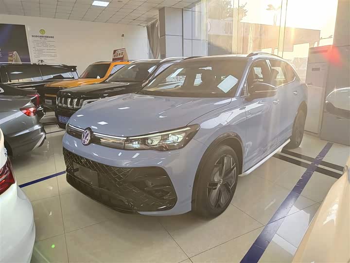 Фото 2 - Volkswagen Tiguan L Pro