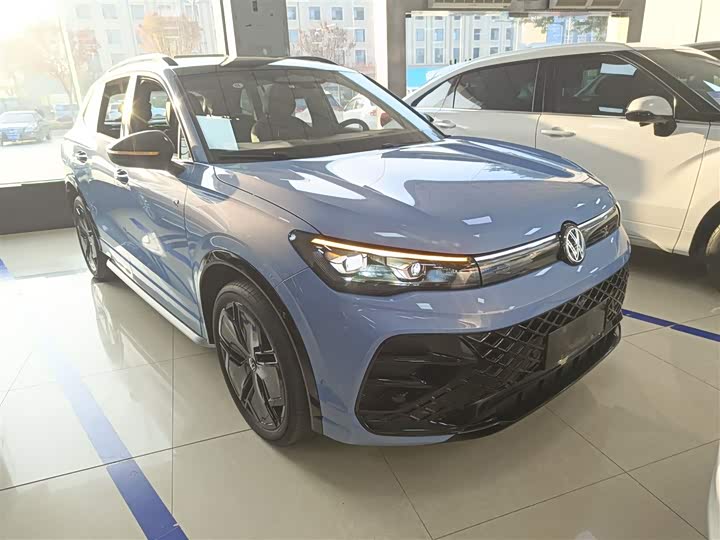 Фото 4 - Volkswagen Tiguan L Pro