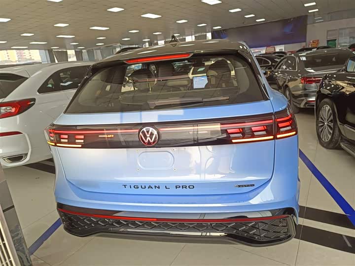 Фото 6 - Volkswagen Tiguan L Pro