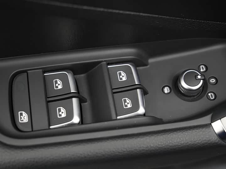 Фото 10 - Audi Q2L