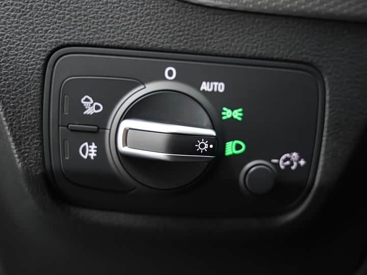 Фото 11 - Audi Q2L