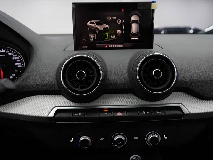 Фото 14 - Audi Q2L