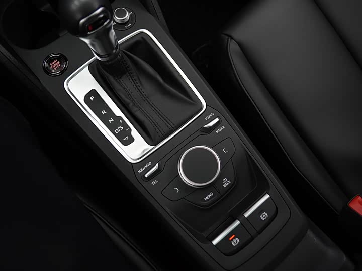 Фото 15 - Audi Q2L