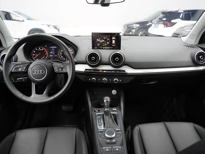 Фото 16 - Audi Q2L