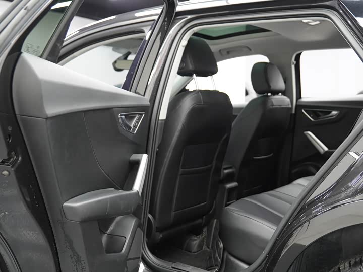 Фото 18 - Audi Q2L