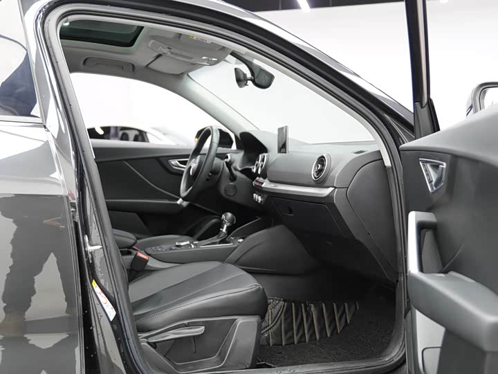 Фото 21 - Audi Q2L