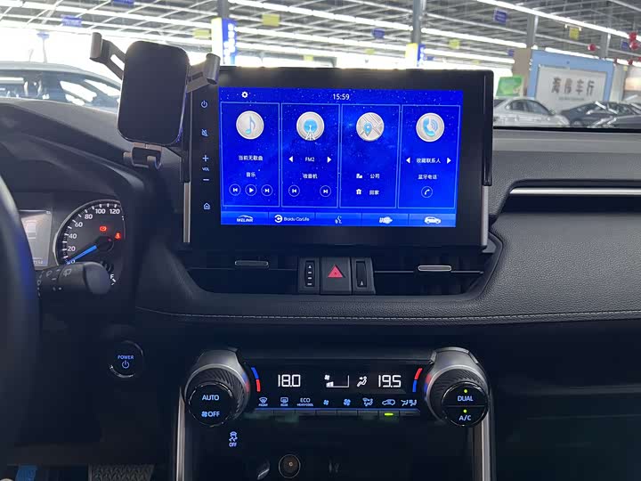 Фото 10 - Toyota Wildlander