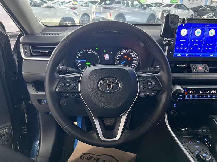 Фото 9 - Toyota Wildlander