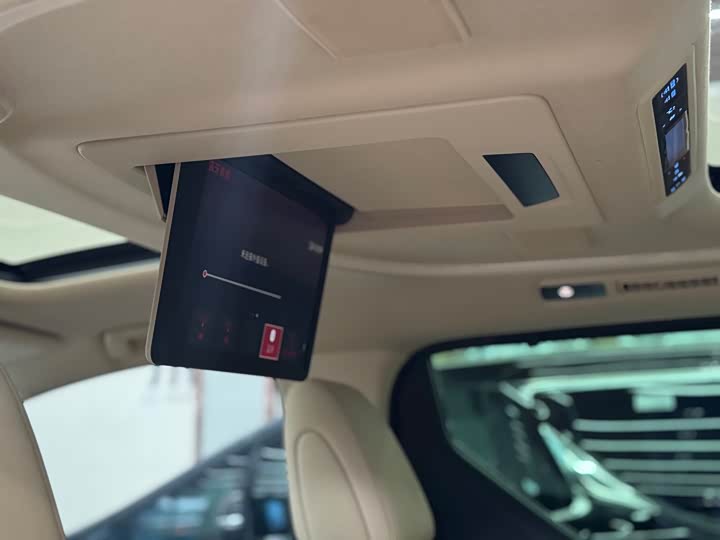 Фото 10 - Toyota Alphard