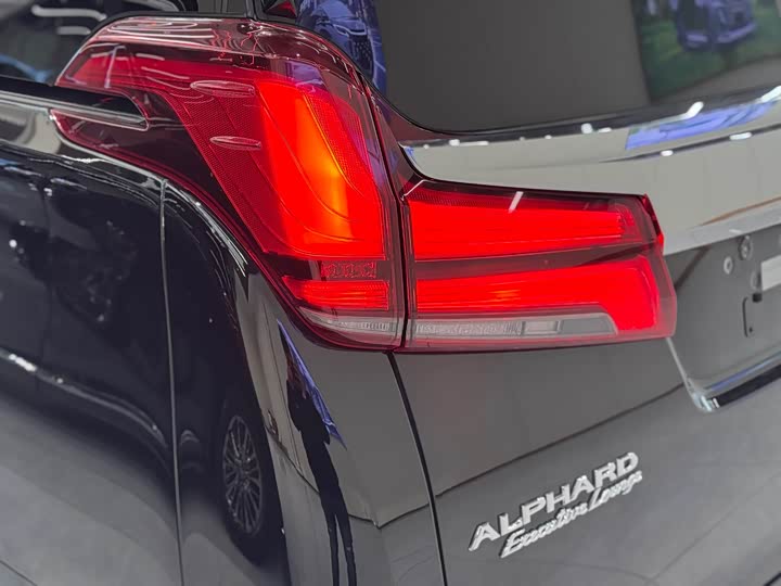 Фото 12 - Toyota Alphard