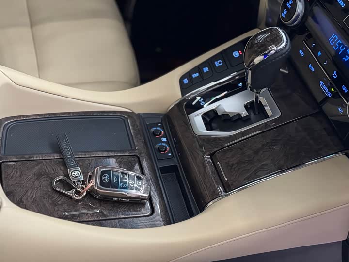 Фото 14 - Toyota Alphard