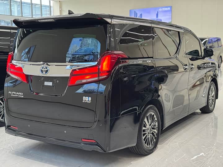 Фото 17 - Toyota Alphard