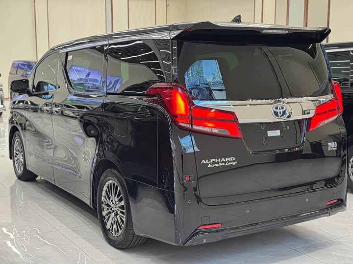 Фото 18 - Toyota Alphard