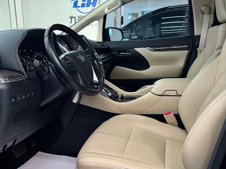 Фото 4 - Toyota Alphard