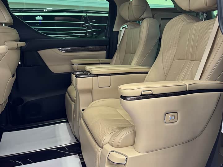 Фото 5 - Toyota Alphard