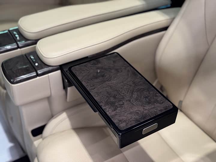 Фото 9 - Toyota Alphard