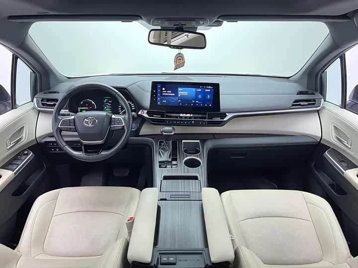 Фото 10 - Toyota Sienna