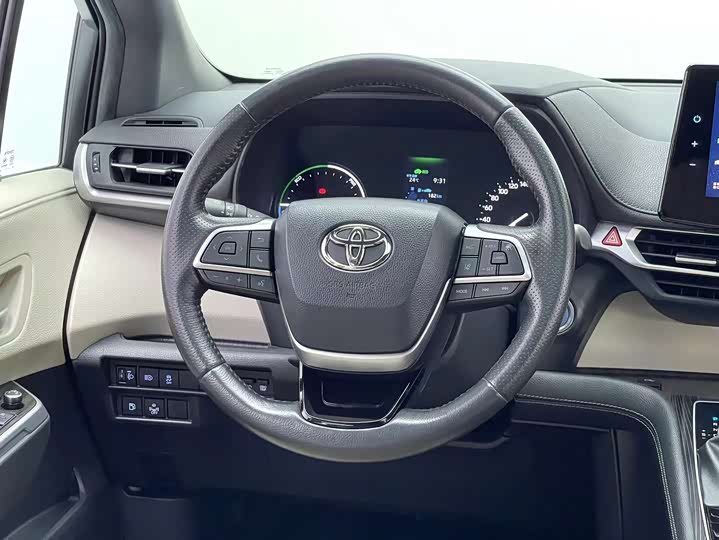 Фото 12 - Toyota Sienna