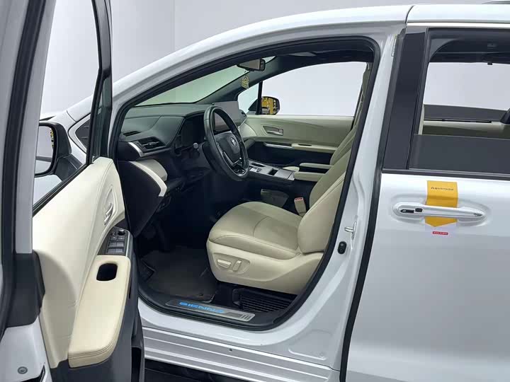 Фото 13 - Toyota Sienna