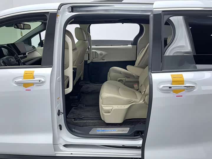 Фото 14 - Toyota Sienna