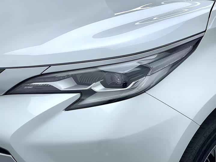 Фото 8 - Toyota Sienna