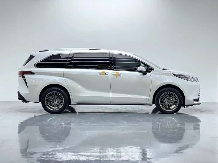 Фото 9 - Toyota Sienna
