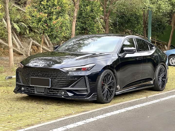 Фото 1 - Changan UNI-V