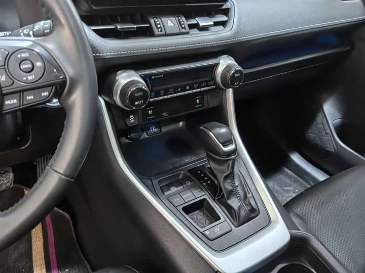 Фото 10 - Toyota Wildlander