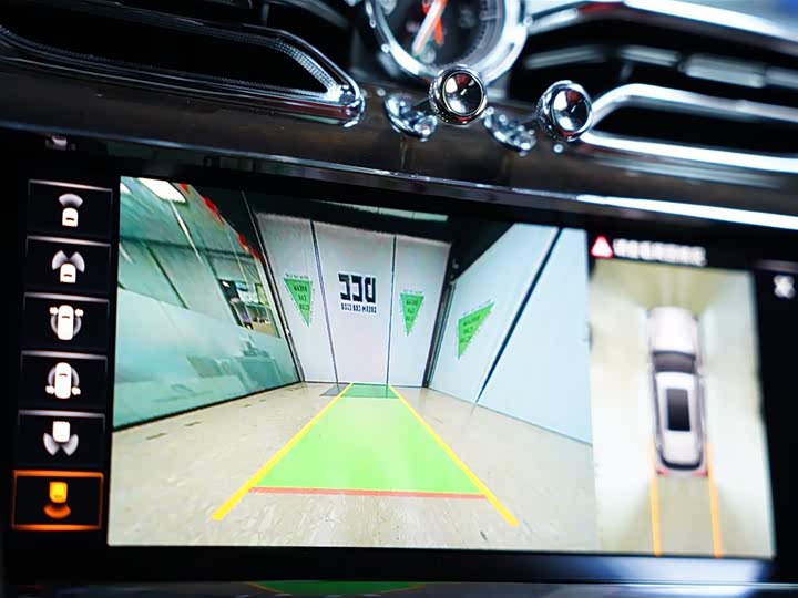 Фото 12 - Bentley Bentayga