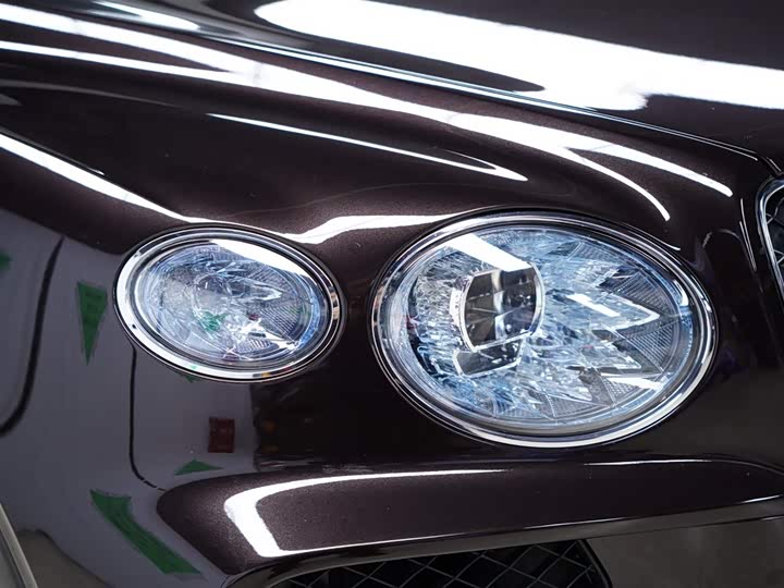 Фото 16 - Bentley Bentayga