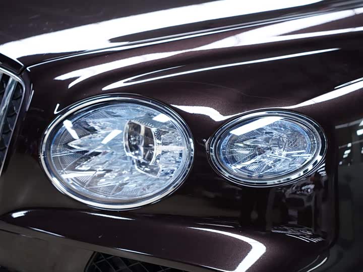 Фото 17 - Bentley Bentayga