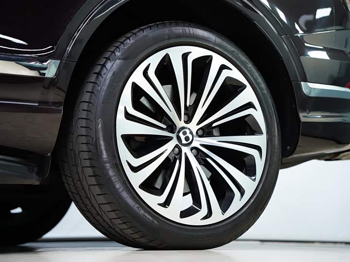 Фото 24 - Bentley Bentayga