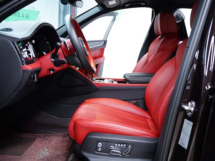 Фото 25 - Bentley Bentayga