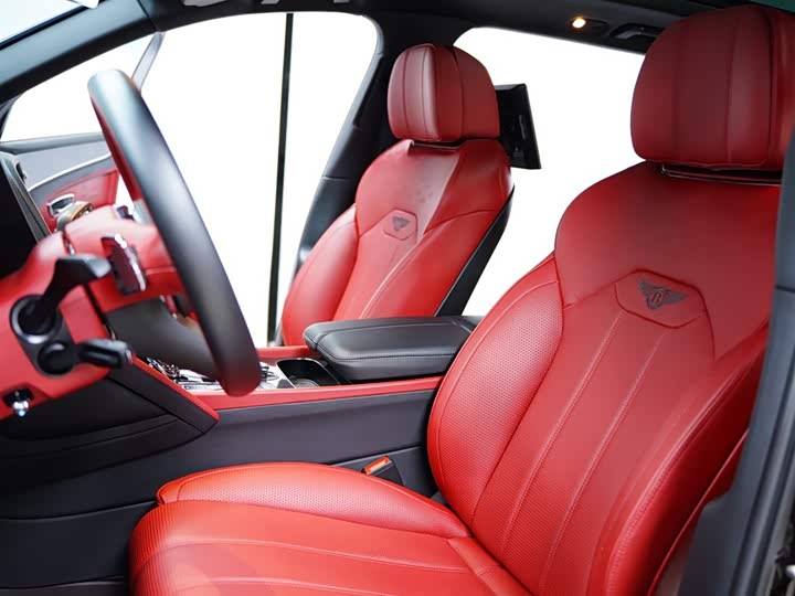 Фото 26 - Bentley Bentayga