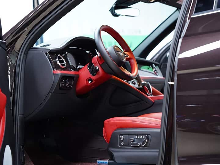 Фото 28 - Bentley Bentayga