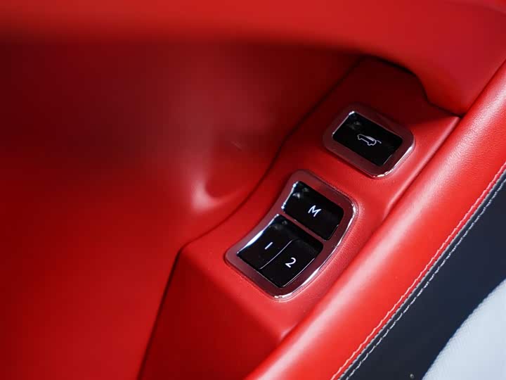 Фото 32 - Bentley Bentayga