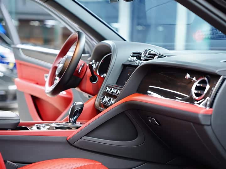 Фото 47 - Bentley Bentayga