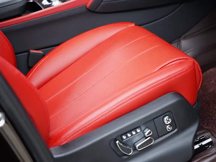 Фото 48 - Bentley Bentayga