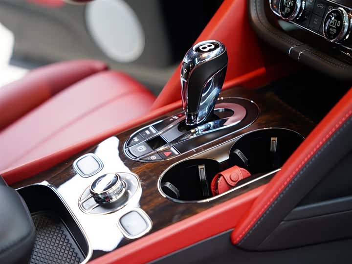 Фото 49 - Bentley Bentayga