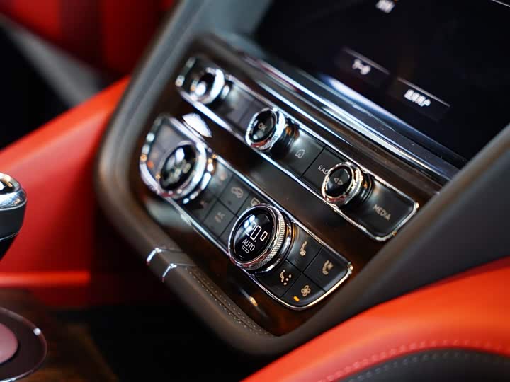 Фото 50 - Bentley Bentayga